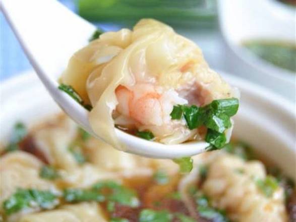 Shrimp & chicken wonton soup  鲜虾鸡肉云吞汤